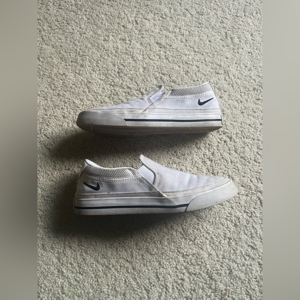 nike court legacy slip on’s
